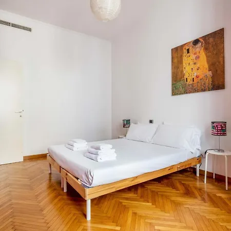 Spacious And Elegant House In Brera By Easylife *